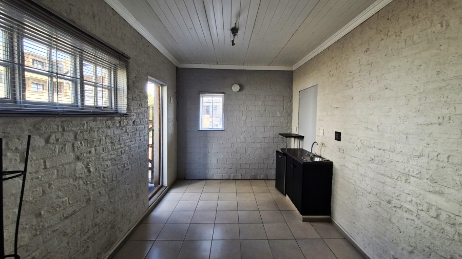 5 Bedroom Property for Sale in Middedorp Western Cape
